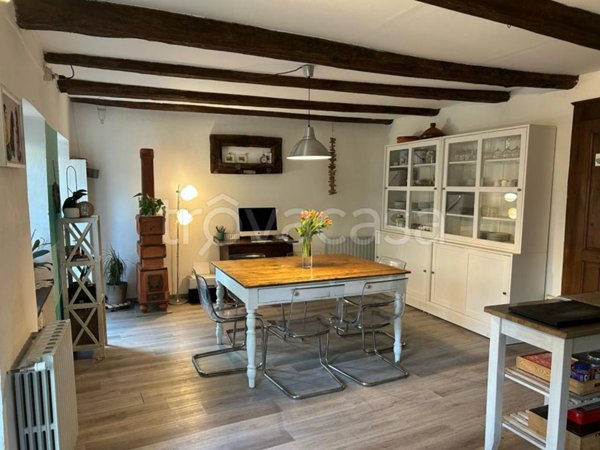 casa indipendente in vendita a Verbania in zona Cavandone