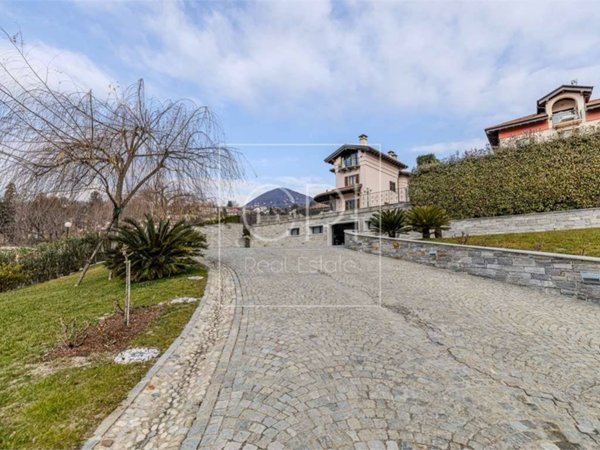 casa indipendente in vendita a Verbania in zona Intra