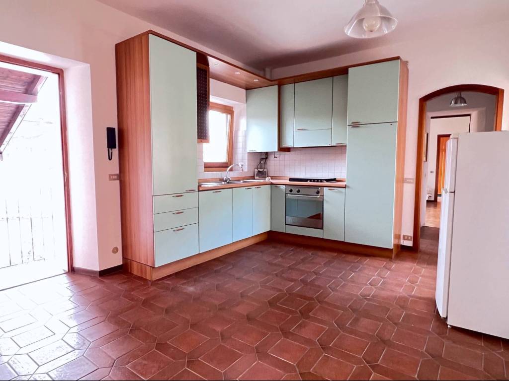 appartamento in vendita a Verbania in zona Suna