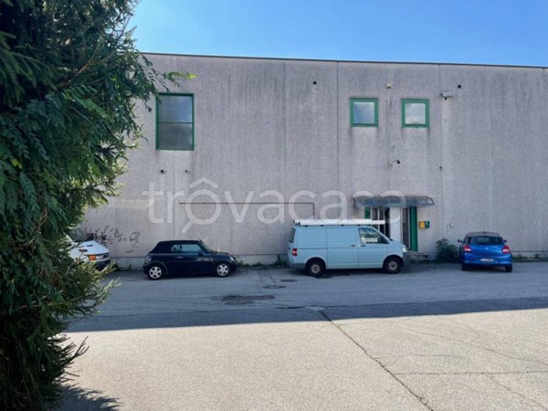 locale commerciale in vendita a Verbania