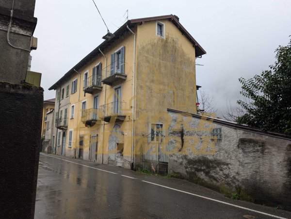casa indipendente in vendita a Verbania in zona Trobaso