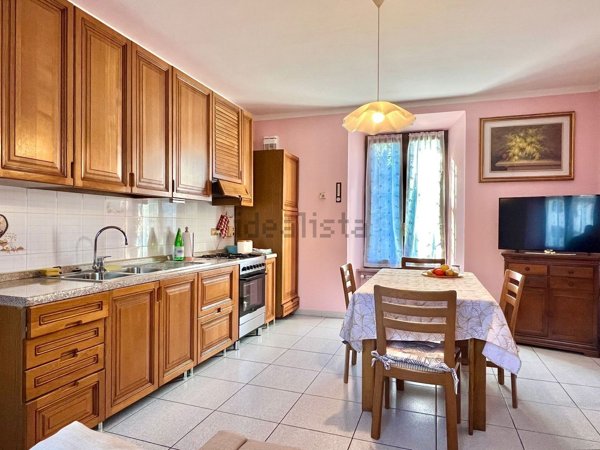 casa indipendente in vendita a Verbania in zona Possaccio