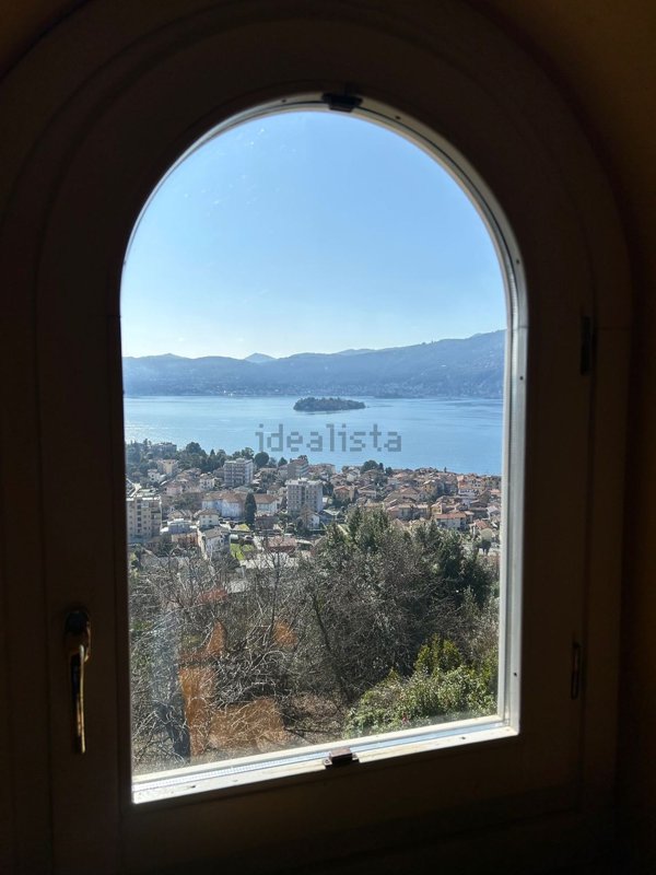 casa indipendente in vendita a Verbania in zona Suna