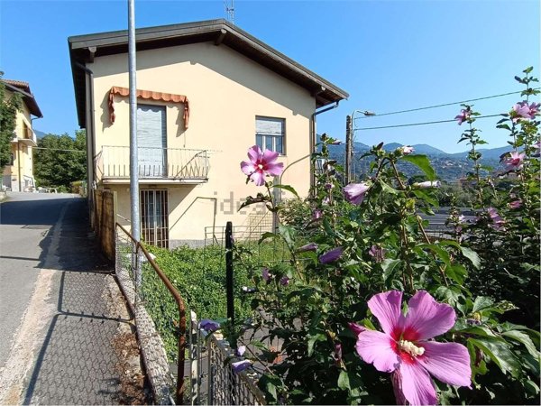 casa indipendente in vendita a Verbania in zona Monterosso