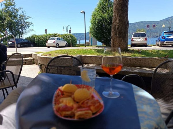 appartamento in vendita a Verbania in zona Suna