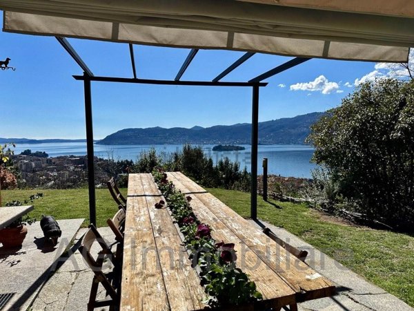 casa indipendente in vendita a Verbania in zona Monterosso