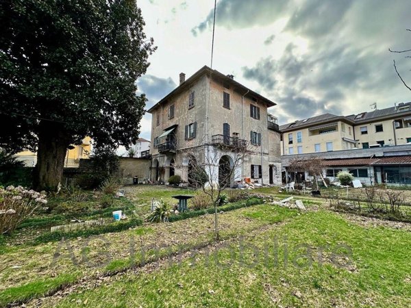 appartamento in vendita a Verbania in zona Intra