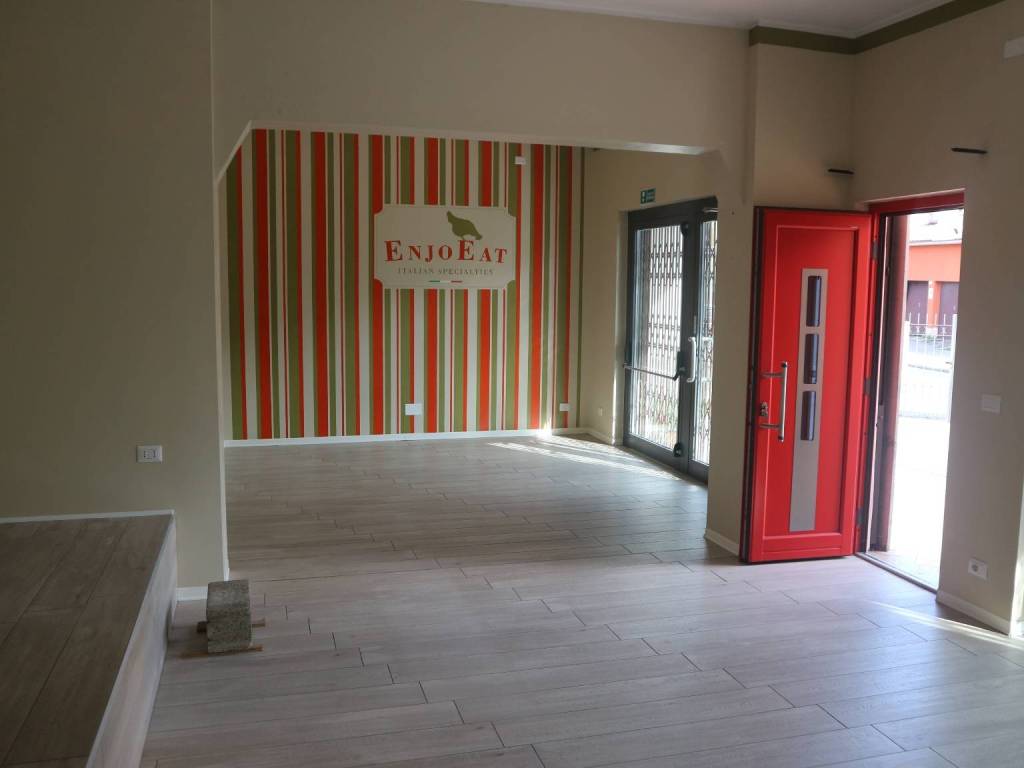 negozio in vendita a Verbania in zona Fondotoce