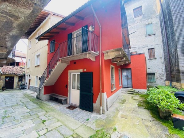 casa indipendente in vendita a Verbania in zona Suna