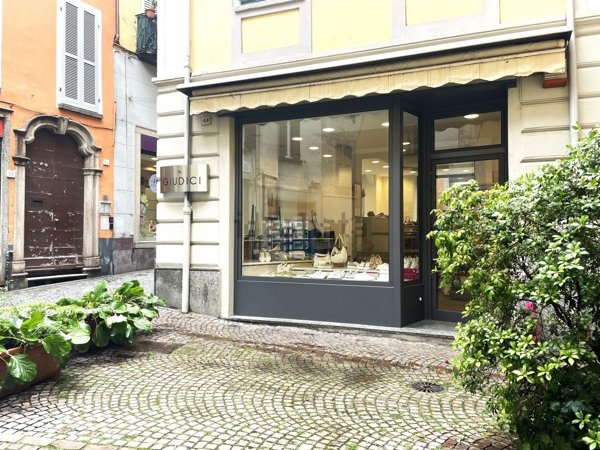 negozio in vendita a Verbania in zona Intra