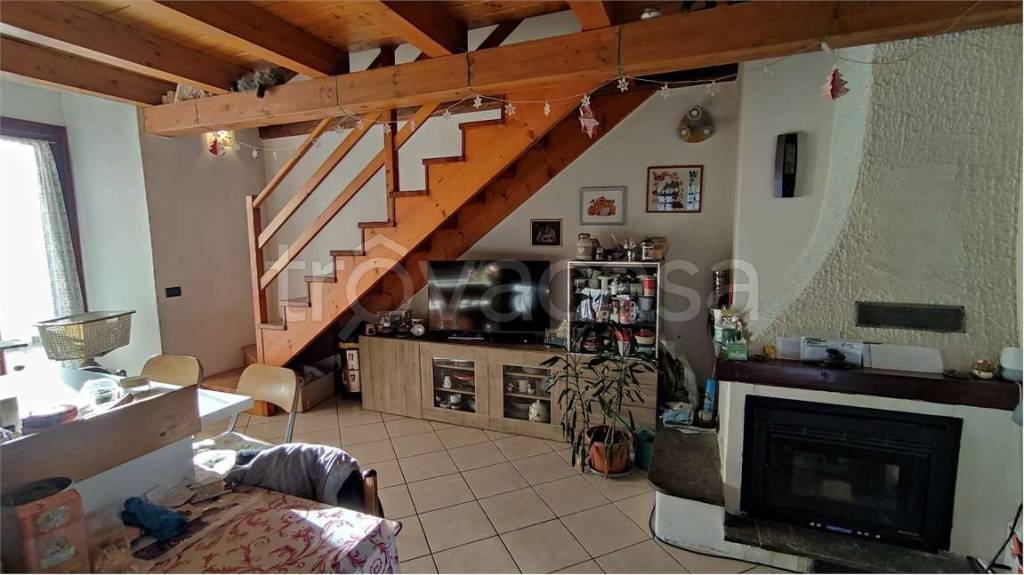 appartamento in vendita a Verbania in zona Unchio