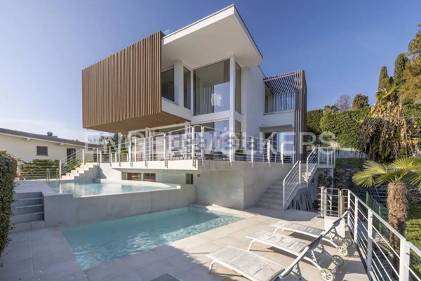 casa indipendente in vendita a Verbania in zona Intra