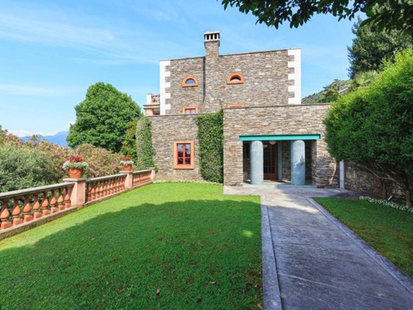 casa indipendente in vendita a Verbania in zona Suna