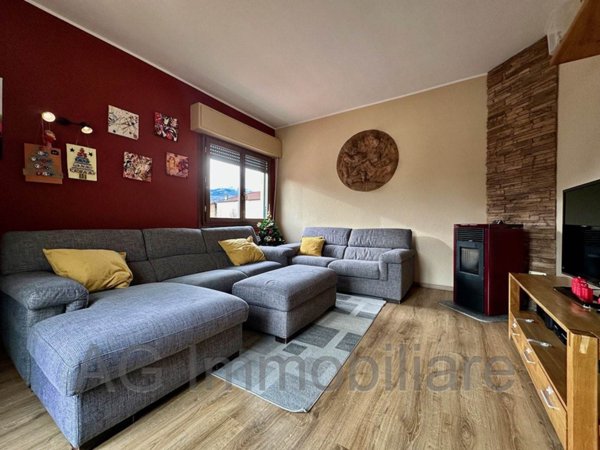 casa indipendente in vendita a Verbania in zona Suna