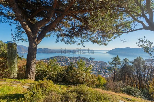 casa indipendente in vendita a Verbania in zona Monterosso