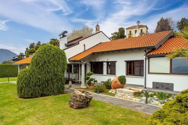 casa indipendente in vendita a Verbania in zona Intra