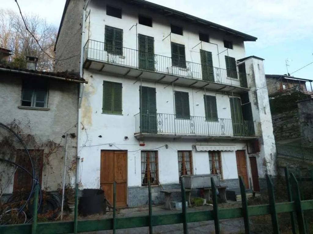 casa indipendente in vendita a Verbania in zona Trobaso