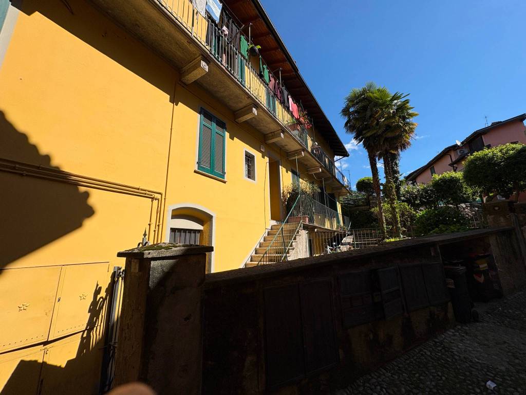appartamento in vendita a Verbania in zona Suna
