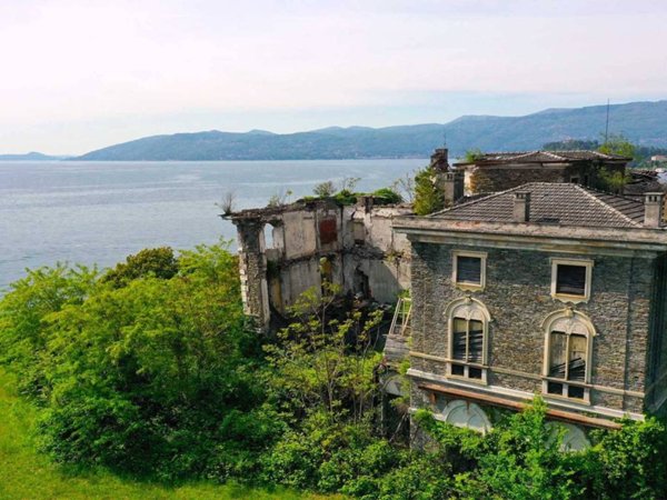 casa indipendente in vendita a Verbania in zona Intra