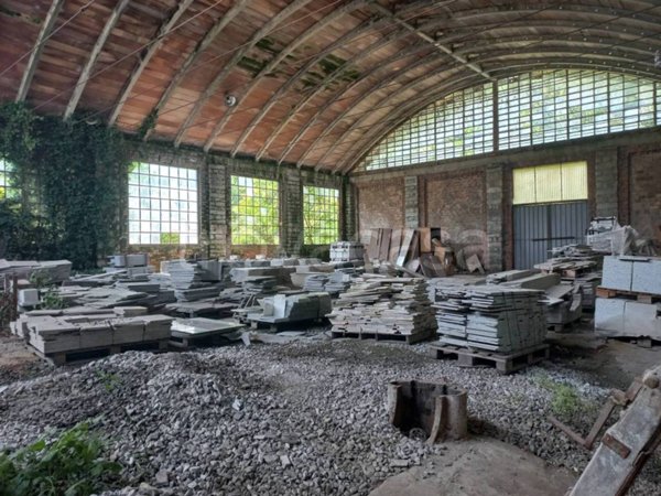 capannone in vendita a Verbania in zona Fondotoce