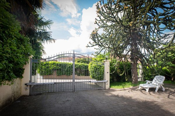 casa indipendente in vendita a Verbania in zona Intra