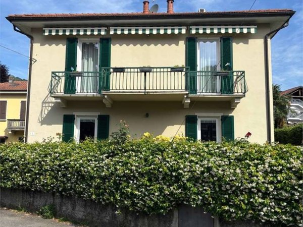 casa indipendente in vendita a Verbania in zona Intra