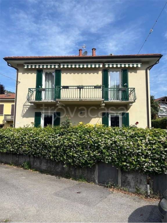 casa indipendente in vendita a Verbania in zona Intra