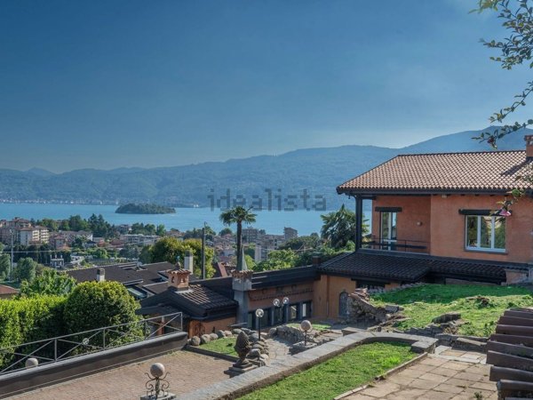 casa indipendente in vendita a Verbania in zona Suna