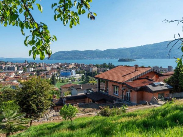 casa indipendente in vendita a Verbania in zona Suna