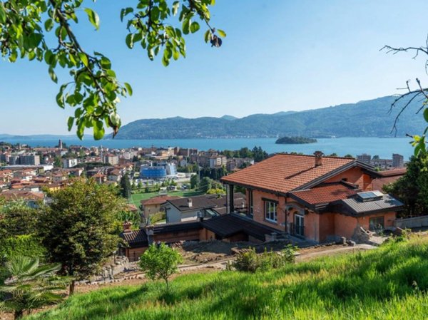 casa indipendente in vendita a Verbania in zona Suna