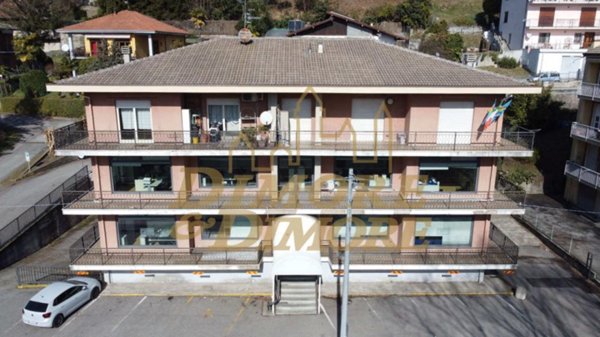 locale di sgombero in vendita a Verbania in zona Cavandone