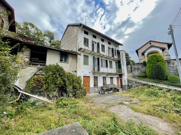 casa indipendente in vendita a Verbania in zona Trobaso