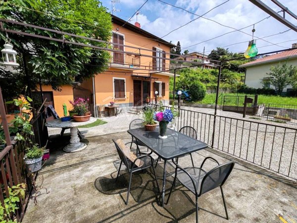 casa indipendente in vendita a Verbania in zona Fondotoce