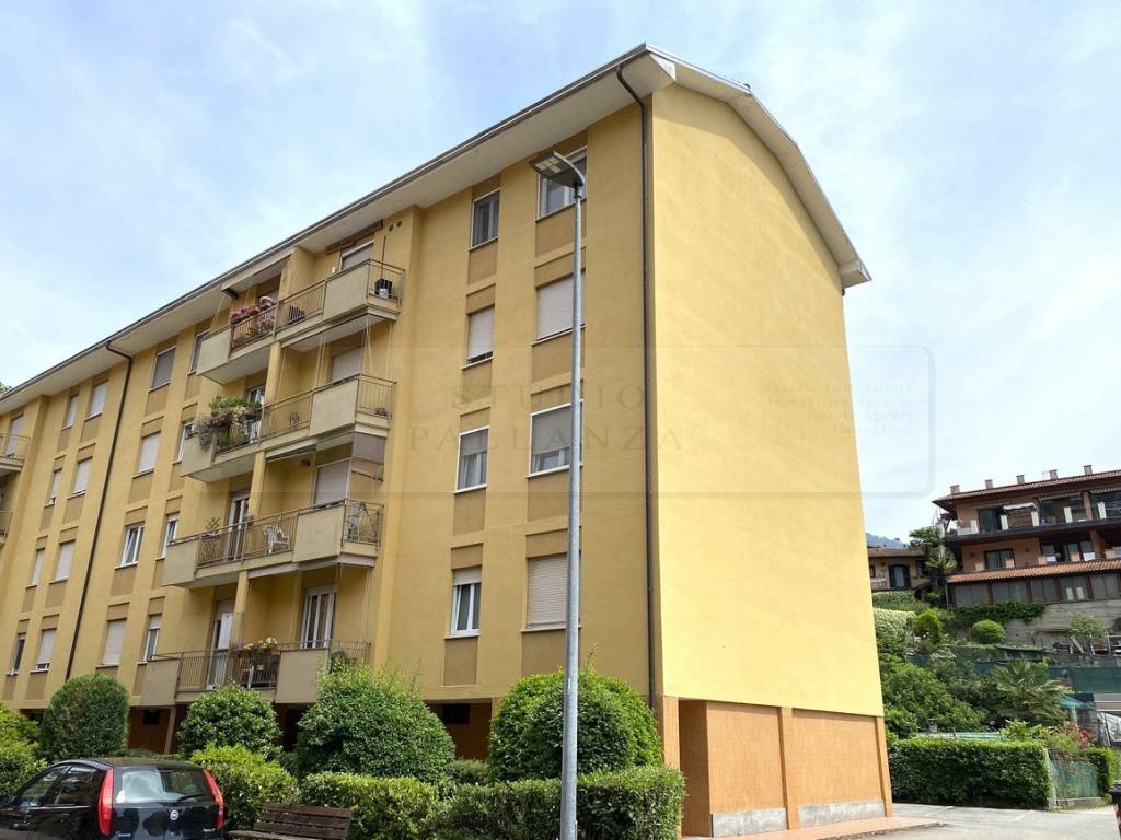 appartamento in vendita a Verbania in zona Possaccio