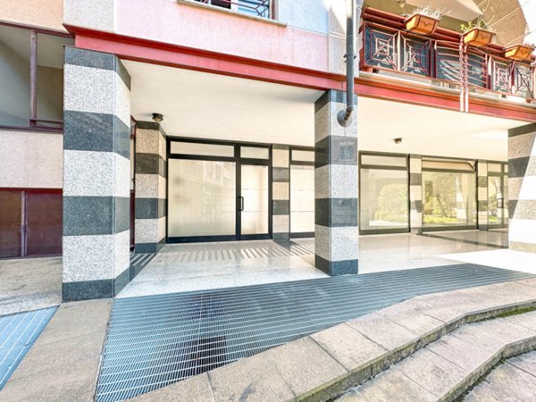 negozio in vendita a Verbania in zona Intra