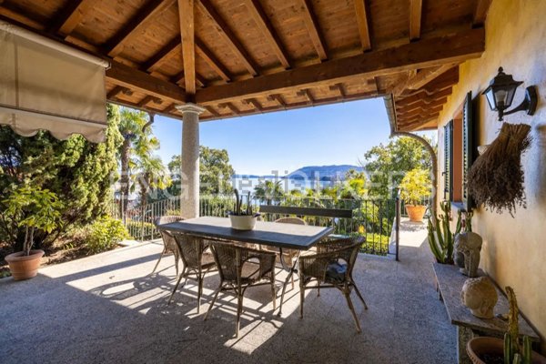 casa indipendente in vendita a Verbania in zona Pallanza