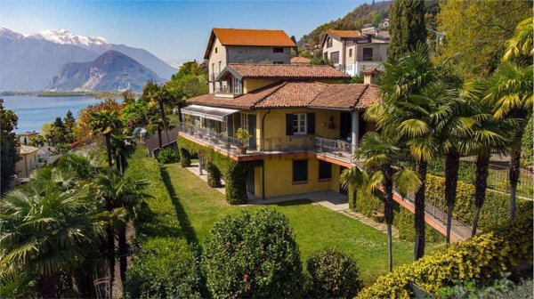 casa indipendente in vendita a Verbania in zona Pallanza
