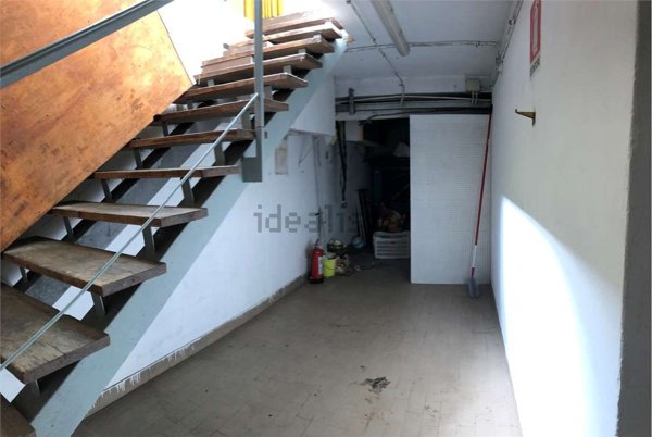 negozio in vendita a Verbania in zona Suna