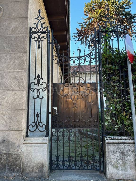casa indipendente in vendita a Verbania in zona Intra