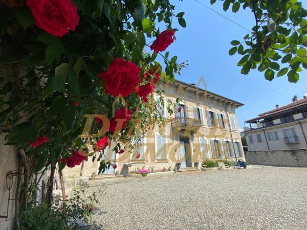 casa indipendente in vendita a Verbania in zona Intra