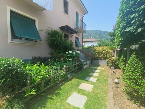 casa indipendente in vendita a Verbania in zona Suna