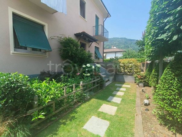 casa indipendente in vendita a Verbania in zona Suna