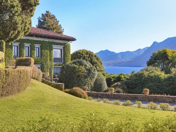 villa in vendita a Verbania in zona Intra