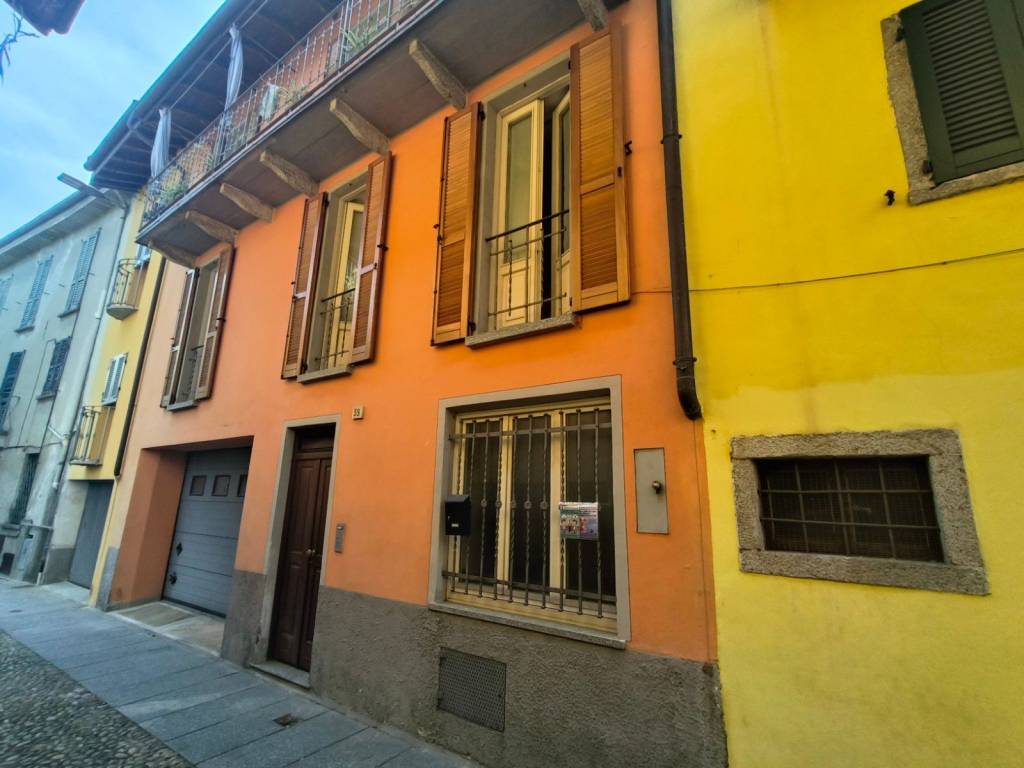 casa indipendente in vendita a Verbania in zona Suna