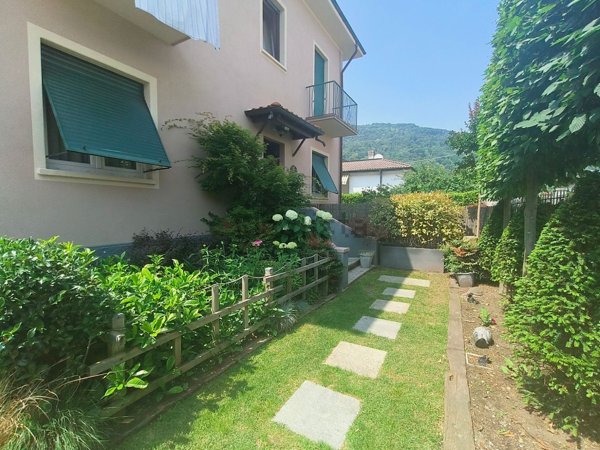 casa indipendente in vendita a Verbania in zona Suna