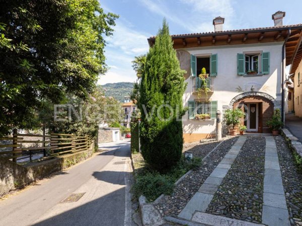 casa indipendente in vendita a Verbania in zona Castagnola