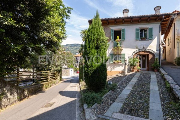 casa indipendente in vendita a Verbania in zona Pallanza