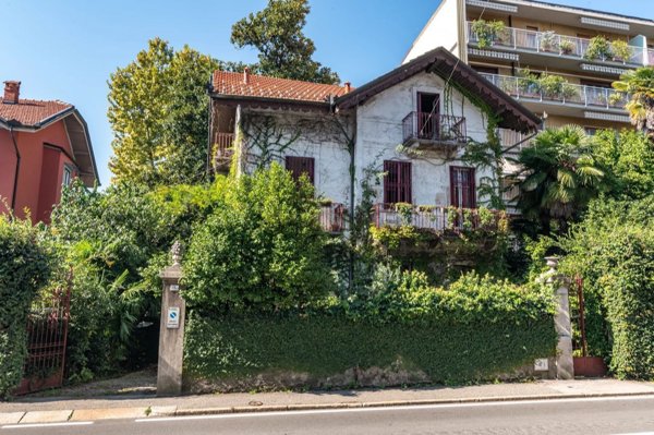 casa indipendente in vendita a Verbania in zona Pallanza