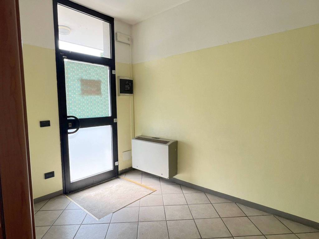 negozio in vendita a Verbania in zona Sant'Anna