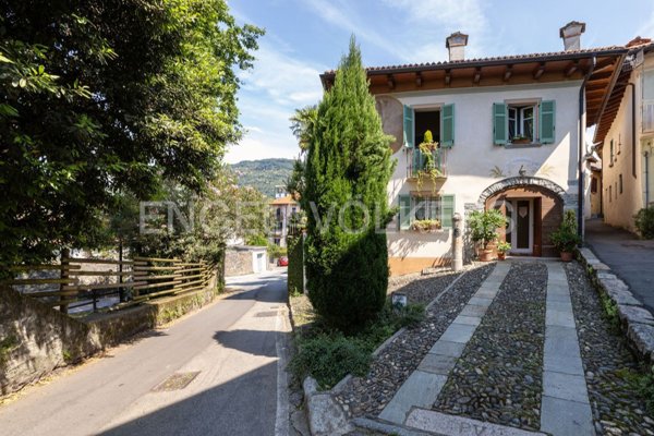 casa indipendente in vendita a Verbania in zona Pallanza